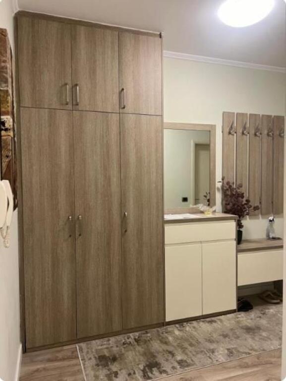 APARTAMENT ME QERA 1+1 BULEVARDI ZOGU I PARE 1000 EURO