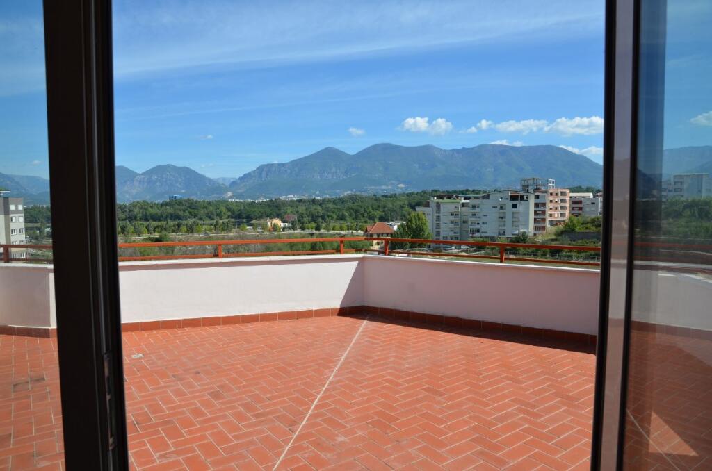 Penthouse me 4 dhoma per Qera📍Liqeni Thate