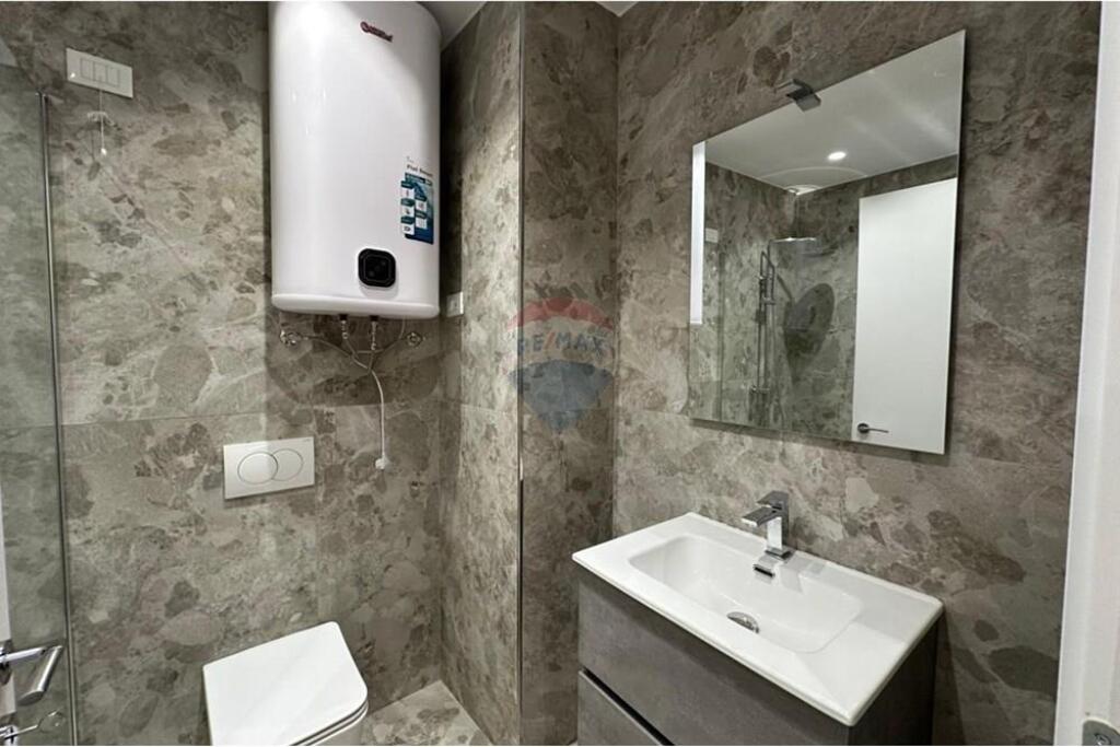 Apartament 2+1+2 me qira te lake view