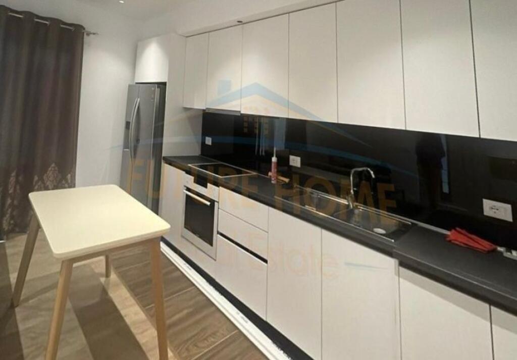 🏡 Apartament me qira 2+1 – Rruga “5 Maji”, Tiranë