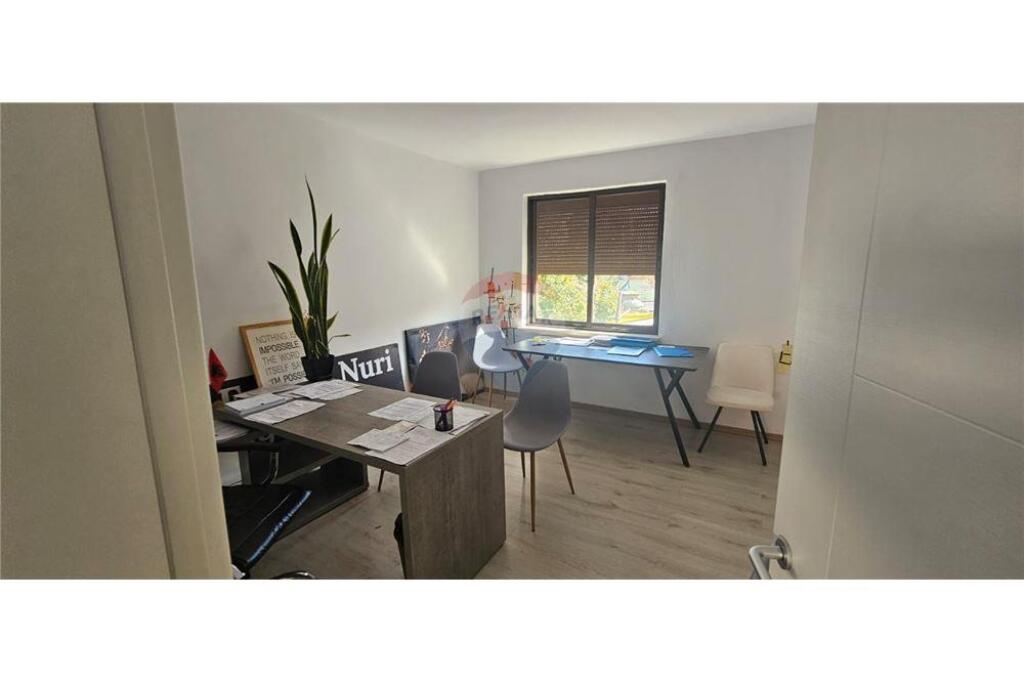 Ufficio in Affitto - Via Durazzo,  