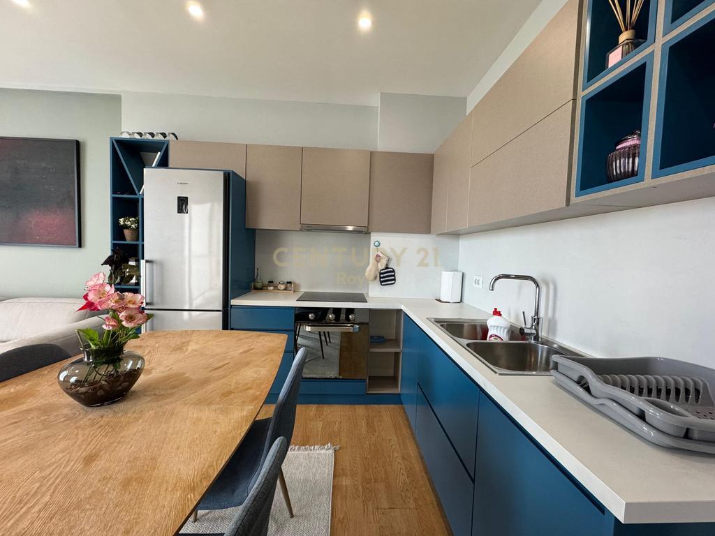 JAPIM ME QIRA APARTAMENT 1+1 PRANE 21 DHJETORIT 700 € /Muaj