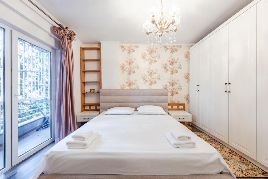 Super apartment 2+1+2 for rent at Colombo Complex, Lake