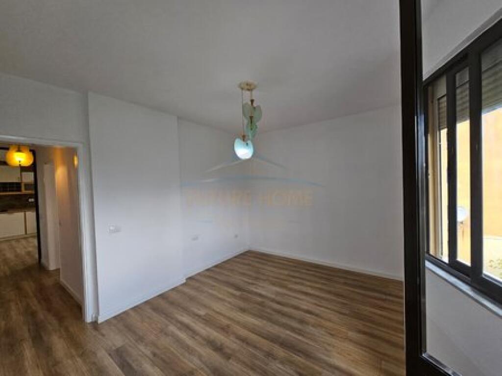 Shitet, Apartament 2+1, Fusha e Aviacionit, Tiranë.