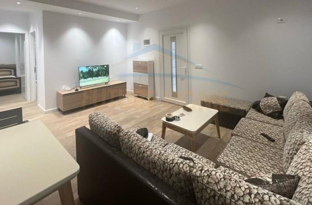 🏡 Apartament me qira 2+1 – Rruga “5 Maji”, Tiranë
