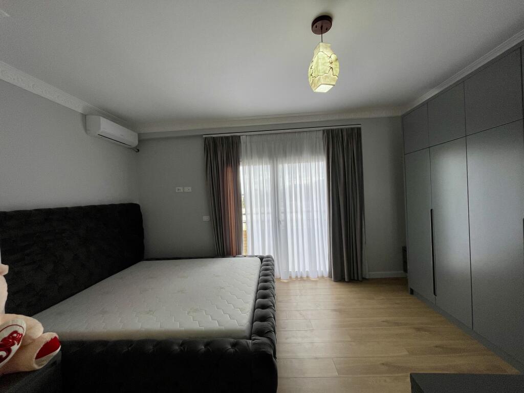 Jepet me QIRA apartament 2+1 luksoz në rezidencë private, Liqenit të Farkës