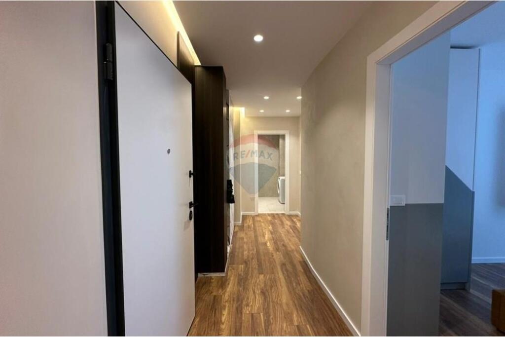 Apartament 2+1+2 me qira te lake view