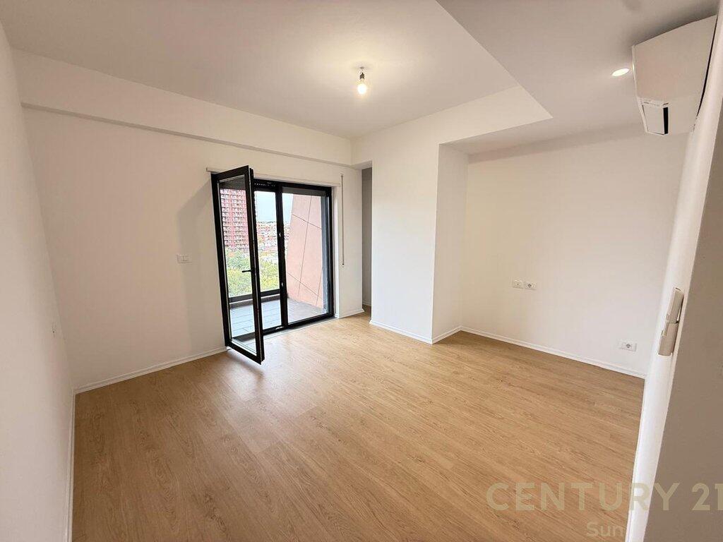 Studio+Ufficio 3+3 In Affitto in Via Kavaja!