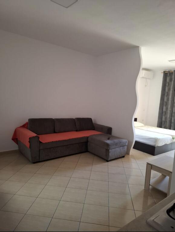 Jepet shtepi me qera 1+1 per studenta ne Vlore