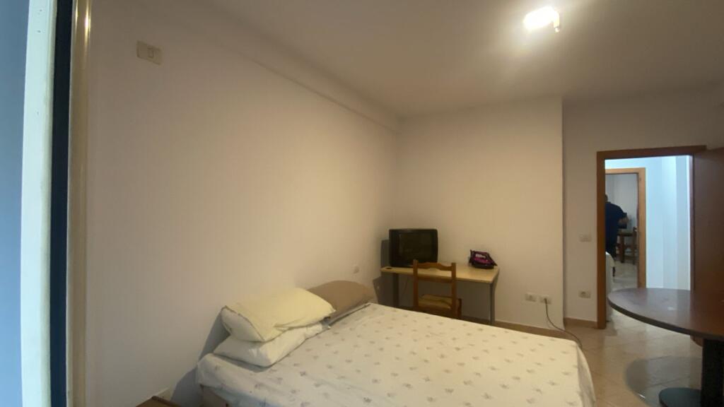 Jepet me qira apartament 2+1+2 ballkone