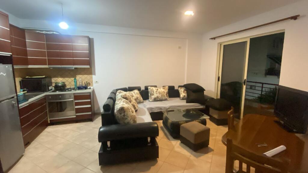 Jepet me qira apartament 2+1+2 ballkone