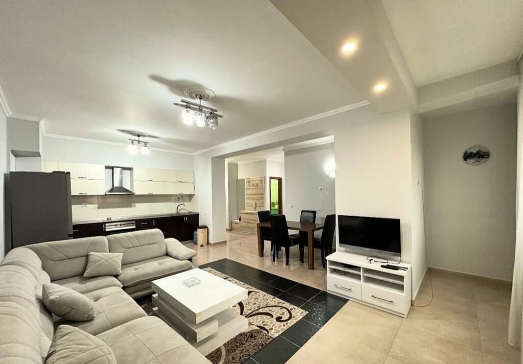Appartamento 3+1 in vendita in Via Kavajes.