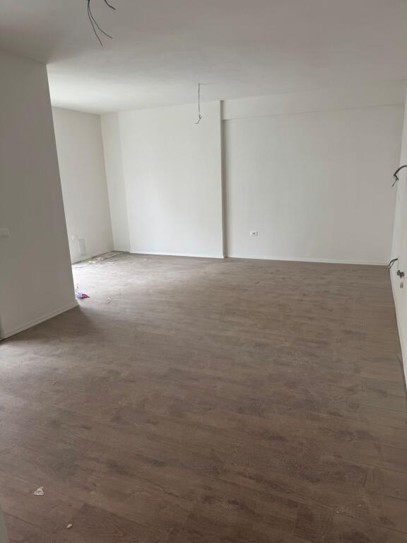 For rent 2+1+2 EMPTY ASTIR 600 thousand lek