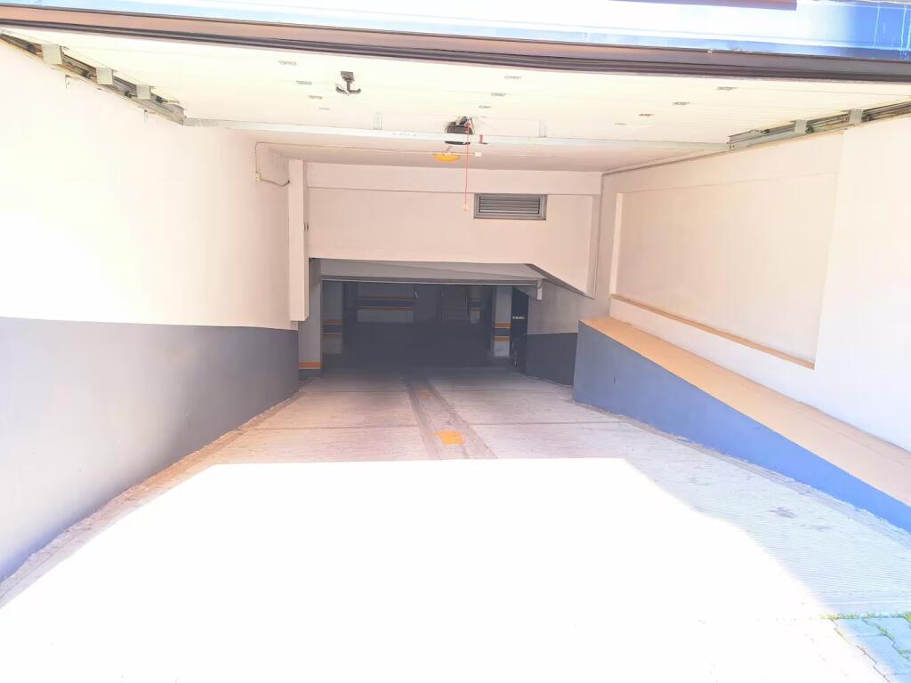 Me qira 2+1+2 modern 100 m² – Post parkimi i përfshirë, Pazar i Ri