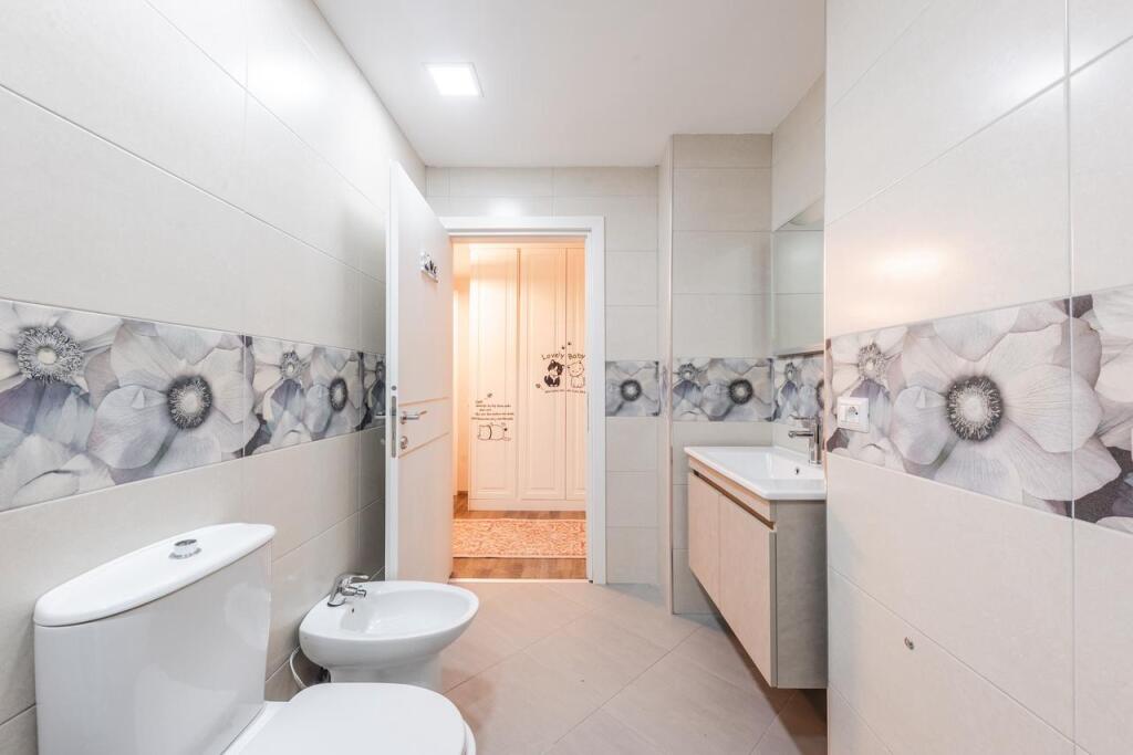 Super apartment 2+1+2 for rent at Colombo Complex, Lake