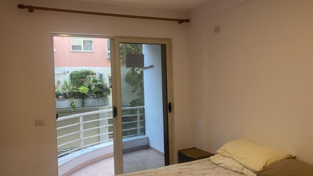 Jepet me qira apartament 2+1+2 ballkone