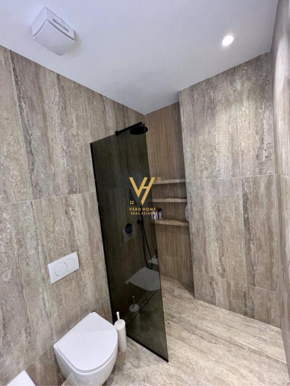 JEPET APARTAMENT 2+1+BLK ME QERA TE KOMUNA E PARISIT 1.100 EURO