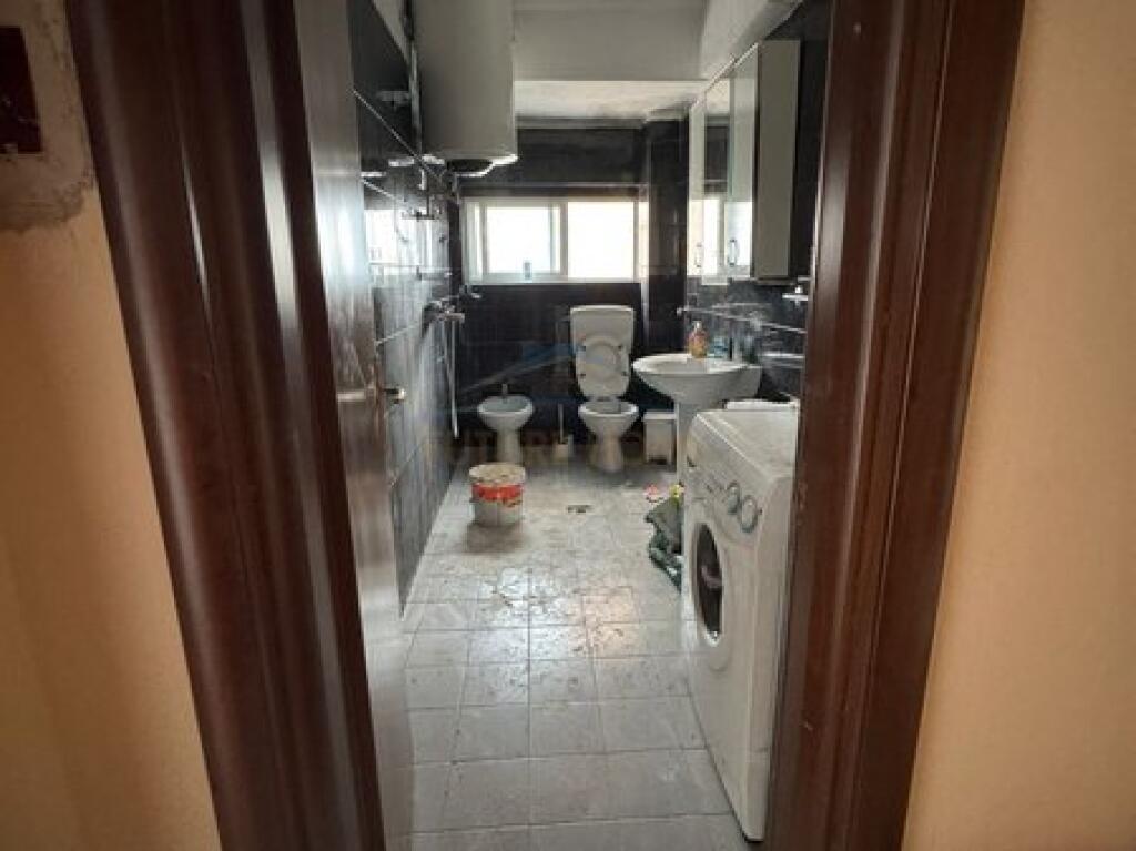 Shitet, Apartament 2+1, Oxhaku, Tiranë.
