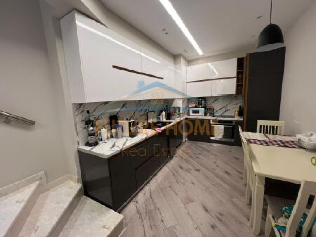 Shitet, Triplex 3+1+3, Rezidenca Kodra e Diellit 2