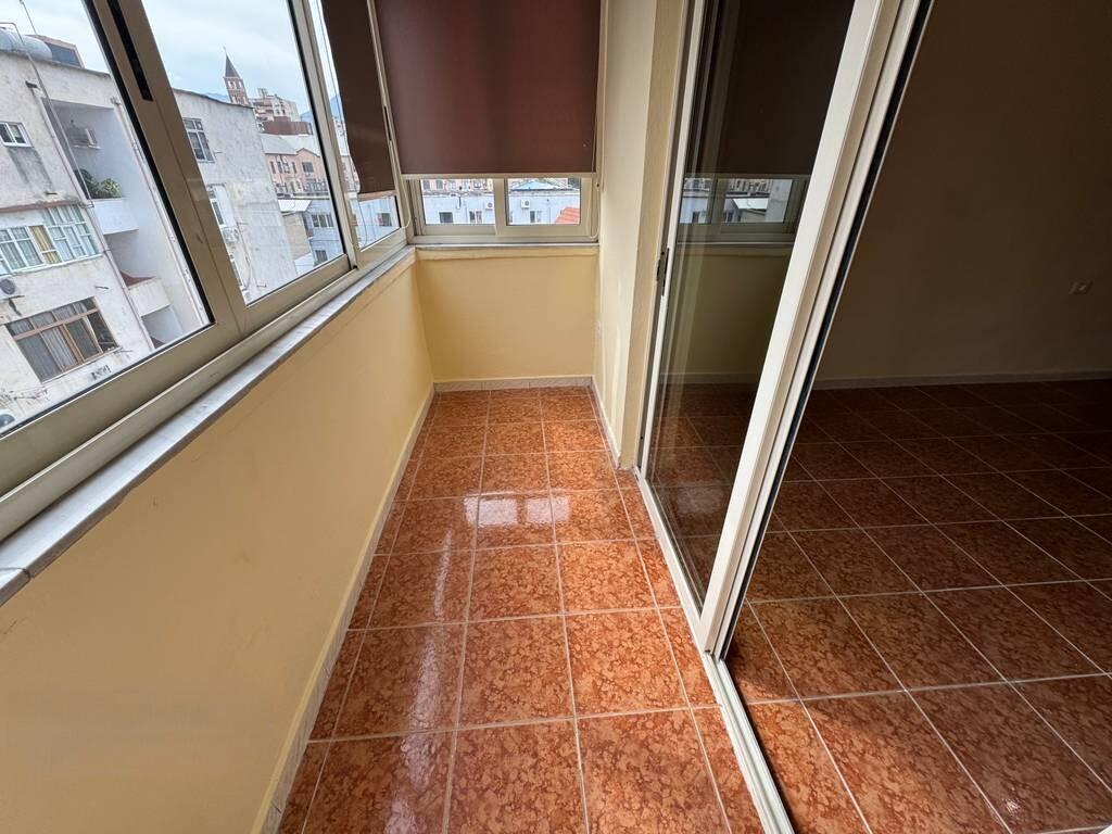 APARTAMENT 1+1 PRANE RRUGES KAVAJES 400 € /Muaj