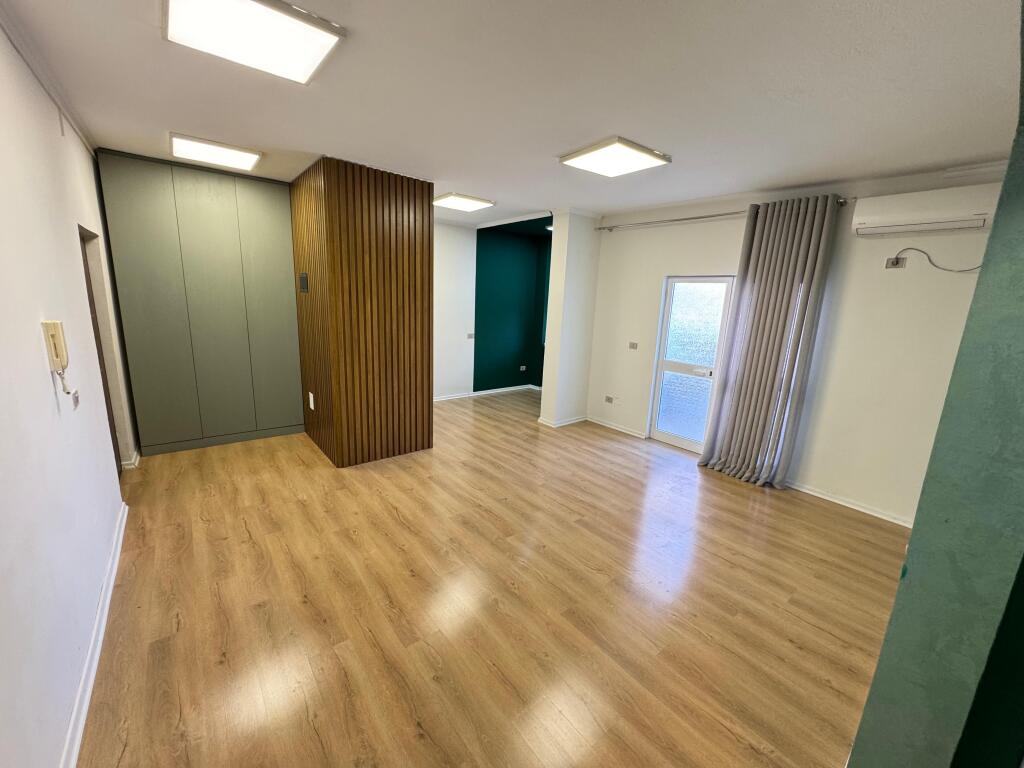 🏢 Office for Rent 📍 Wilson Square💶 Price: 800 € (negotiable)
