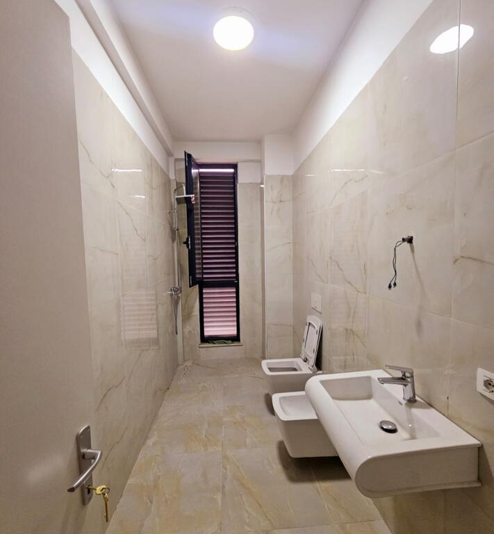 In Affitto: *Ufficio, Open Space* 📍Centro, *Dietro il 15° piano* ( *800€/mese* ) 2° Piano in Nuovo Edificio - *Fantastico Per Ogni Tipo Di Attività* | 3 Condizionatori | Vista Dalla Strada Principale | Tutte Le Installazioni Sono Di Qualità