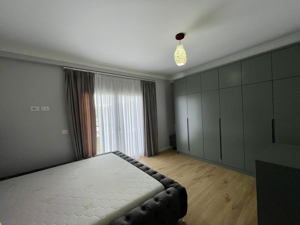 Jepet me QIRA apartament 2+1 luksoz në rezidencë private, Liqenit të Farkës