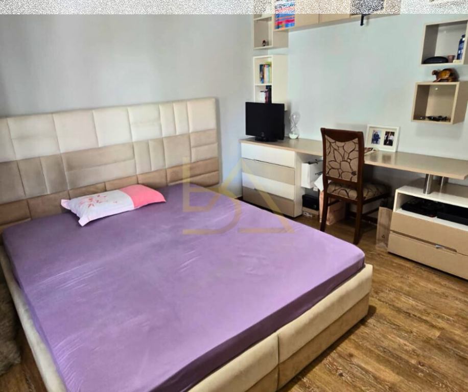 Jepet me Qira – Vilë me Magazinë, Rruga “5 Maji”, Tiranë