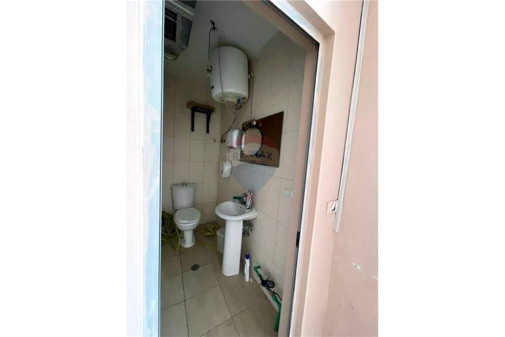 ZYRE ME QIRA TE KOMUNA E PARISIT