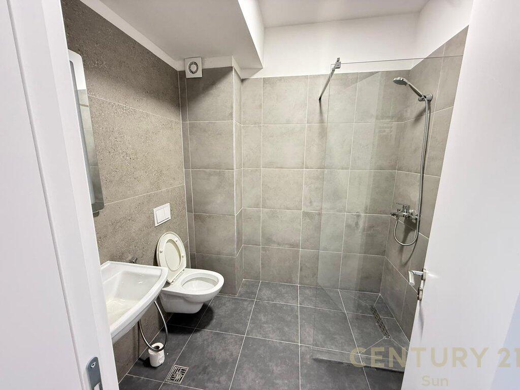 Studio+Ufficio 3+3 In Affitto in Via Kavaja!