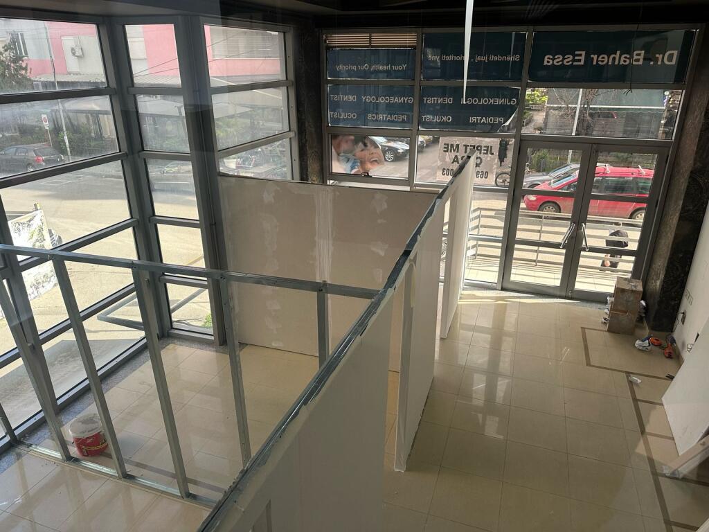 🏡Locale commerciale in affitto a Zog te Zi