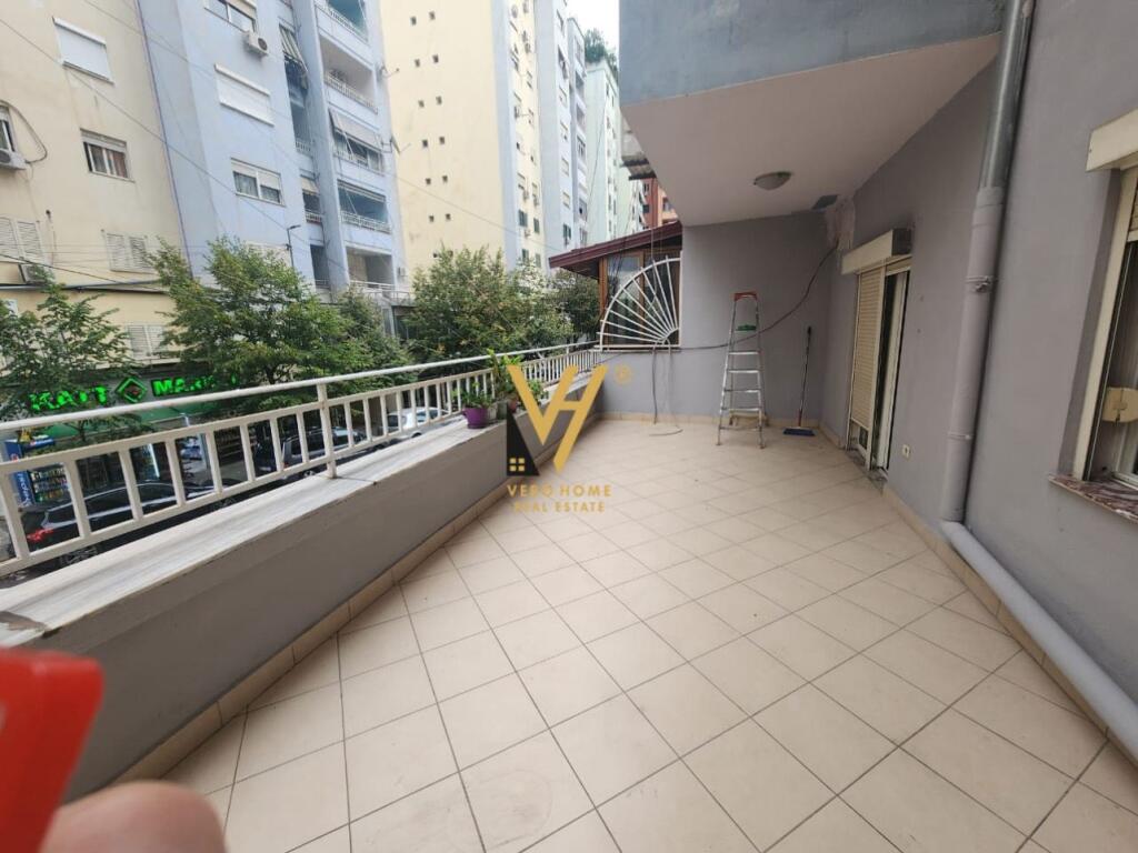 SHITET APARTAMENT 3+1+2 TE KOMUNA E PARISIT 320.000 EURO