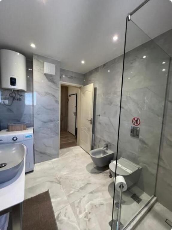 APARTAMENT ME QERA 1+1 BULEVARDI ZOGU I PARE 1000 EURO