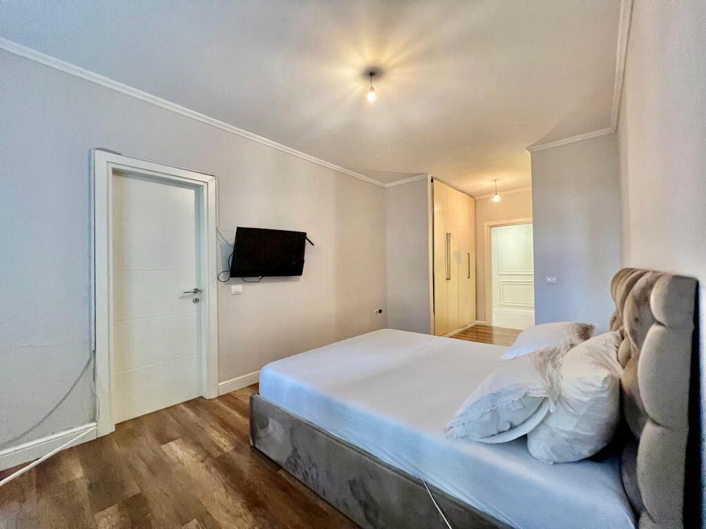 Apartament modern për shitje 3+1+2+2 ballkone - Liqeni i Thatë