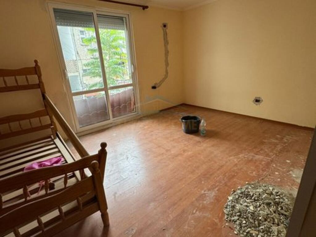 Shitet, Apartament 2+1, Oxhaku, Tiranë.