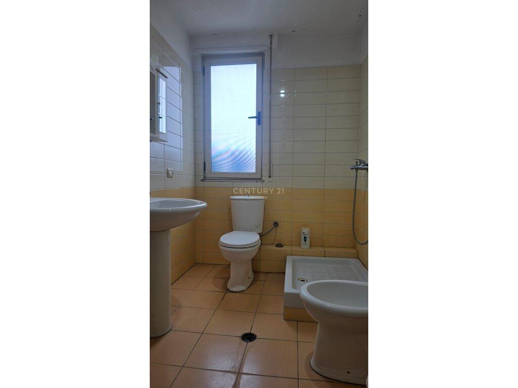 Apartament 2+1+2 për qira në Idriz Dollaku – Verandë 57m²