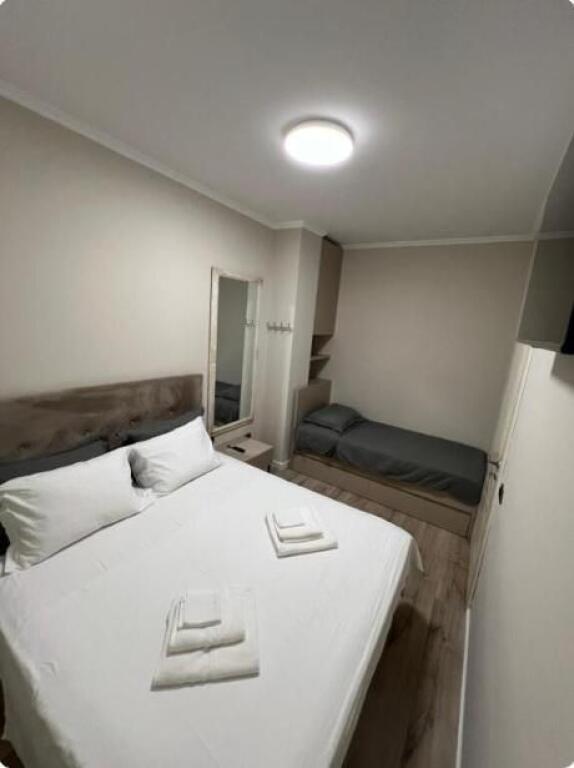 APARTAMENT ME QERA 1+1 BULEVARDI ZOGU I PARE 1000 EURO