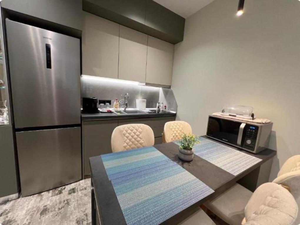 APARTAMENT ME QERA 1+1 BULEVARDI ZOGU I PARE 1000 EURO