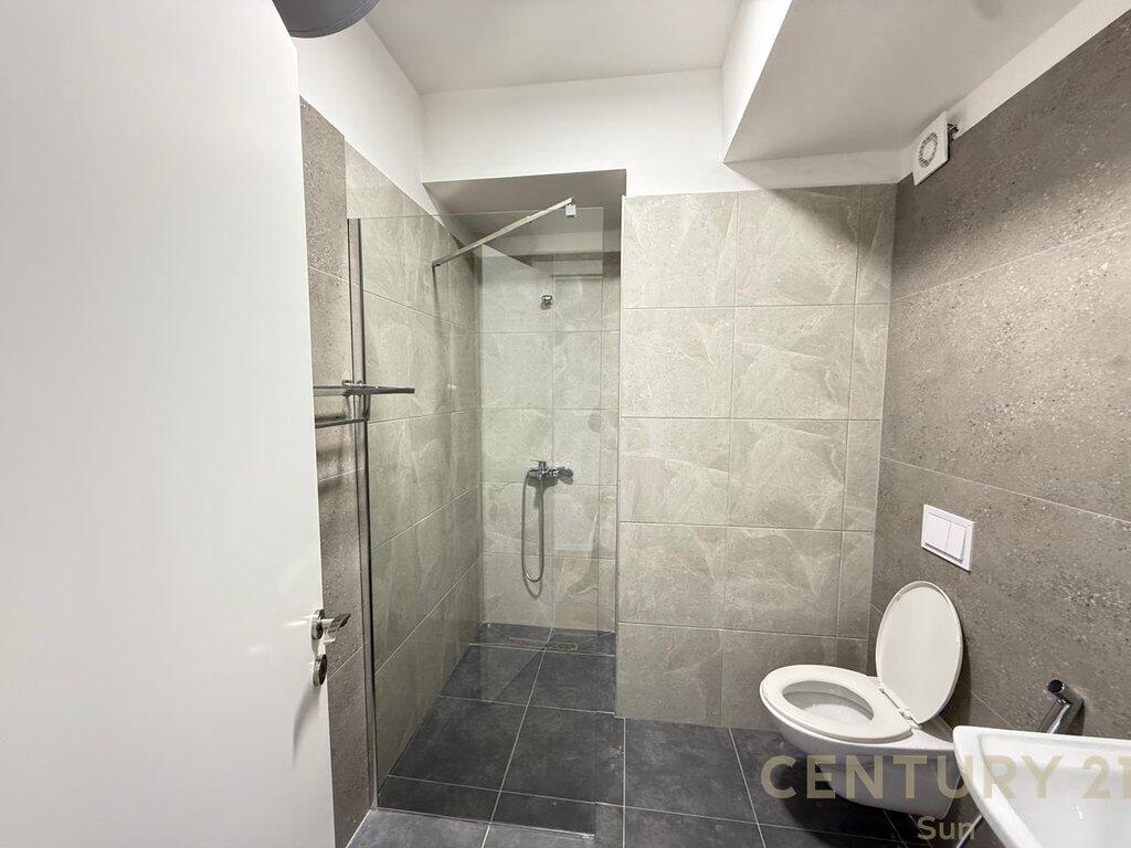 Studio+Ufficio 3+3 In Affitto in Via Kavaja!