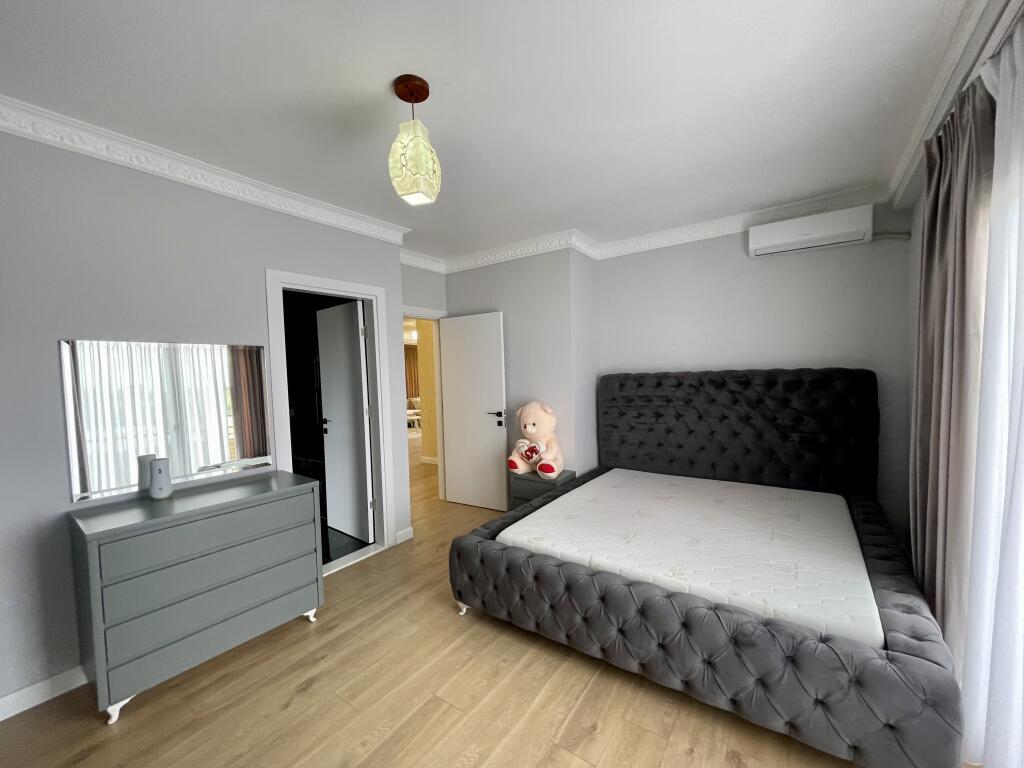 Jepet me QIRA apartament 2+1 luksoz në rezidencë private, Liqenit të Farkës