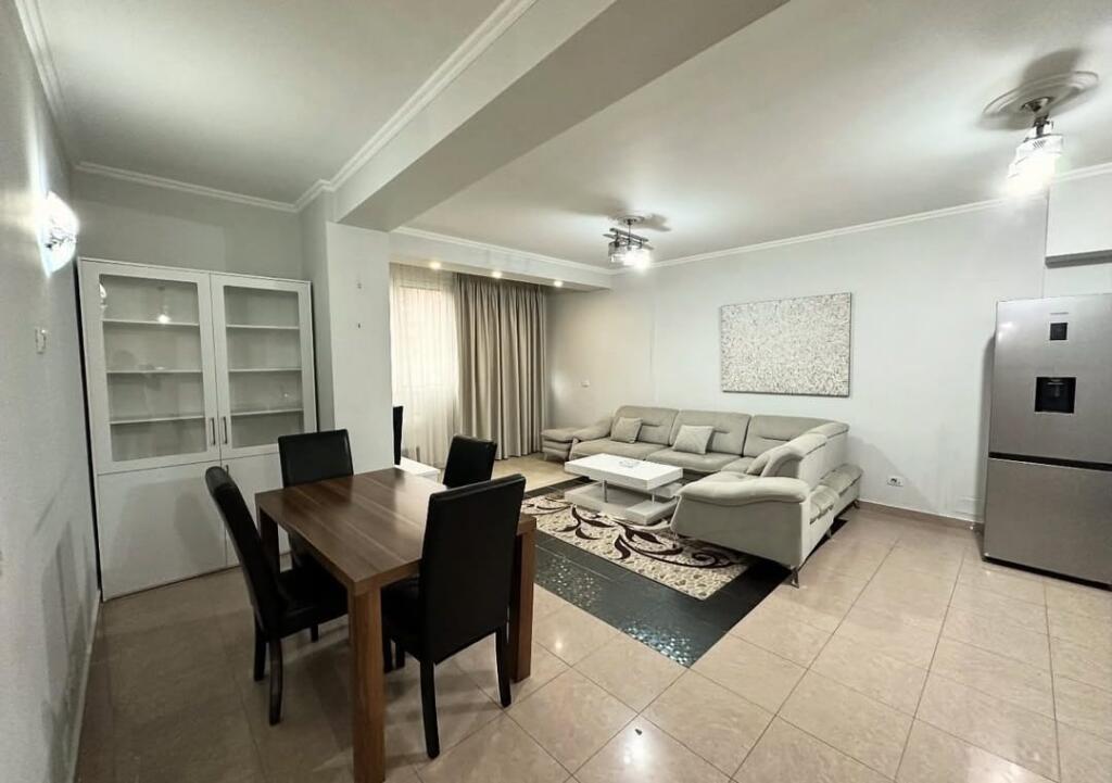 Appartamento 3+1 in vendita in Via Kavajes.