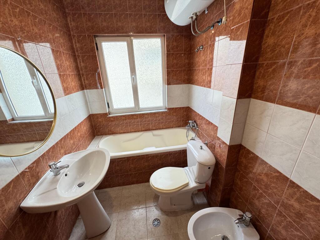 🏢 Office for Rent 📍 Wilson Square💶 Price: 800 € (negotiable)