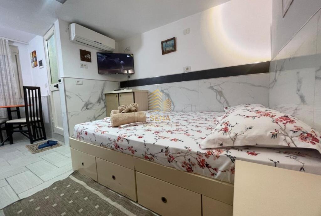 Qira, Garsoniere, 5 Maji, 370 Euro/muaj