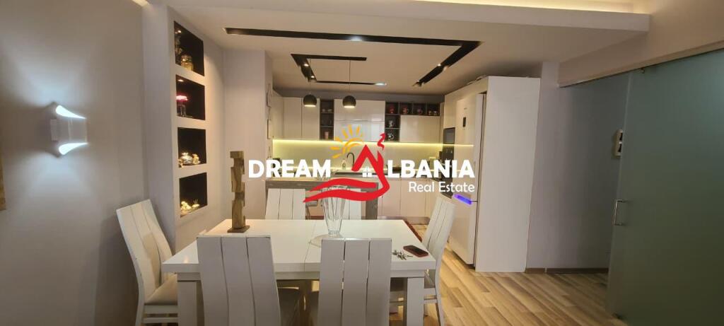 Super Apartament 2+1 me Qera ne Qender prane Muzeut (ID 42215402)