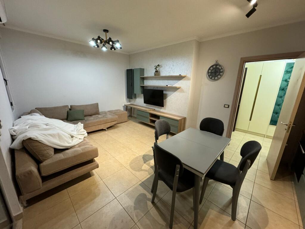 QERA – Apartament 1+1 📍 5 Maji, pranë Concord Center💶 50000 leke / muaj