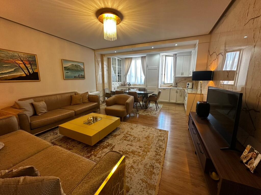 SUPER APARTAMENT ME QIRA 3+1