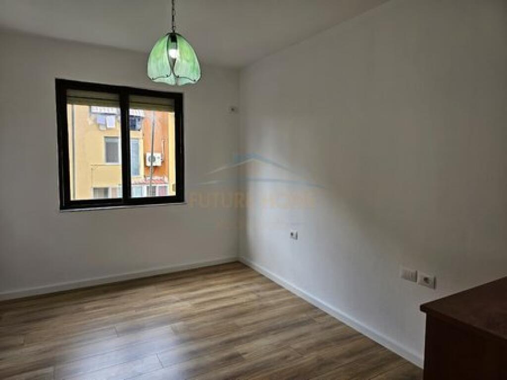 Shitet, Apartament 2+1, Fusha e Aviacionit, Tiranë.