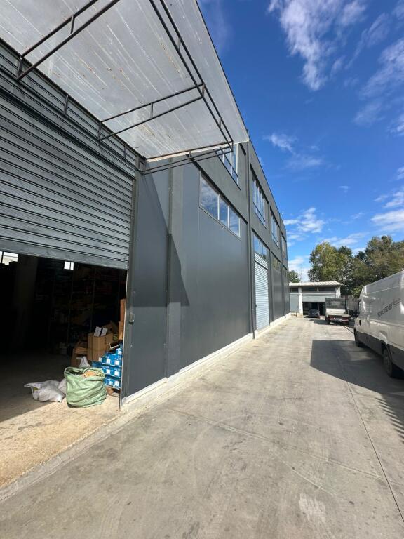 Warehouse for Rent – Near Top Channel