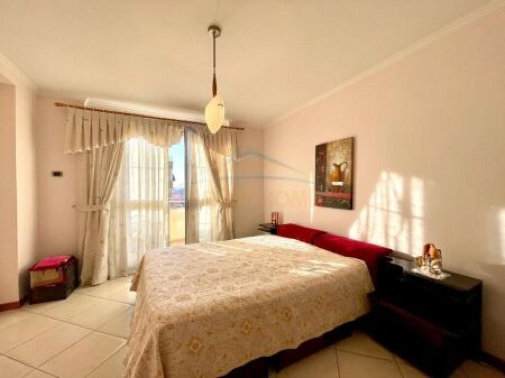 Shitet Apartament 3+1+2, Komuna E Parisit , Tirane