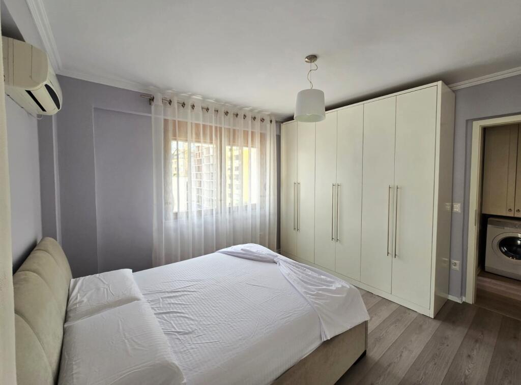 Apartament 2+1+post parkimi me qira ne Bllok